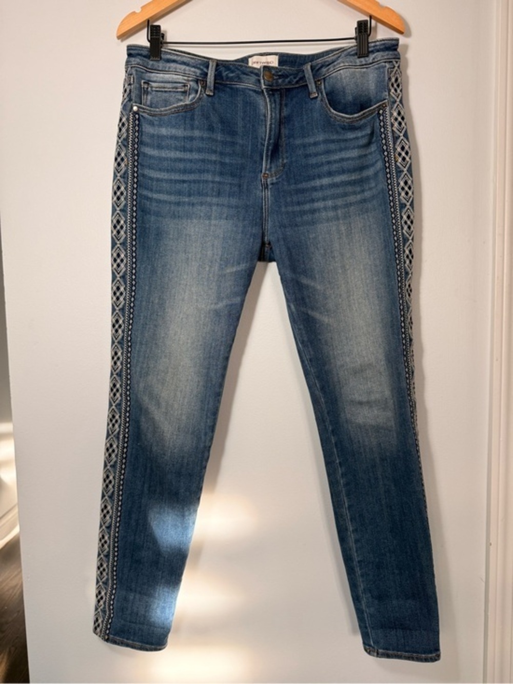 Driftwood Jackie Embroidered High-Rise Jeans size 30